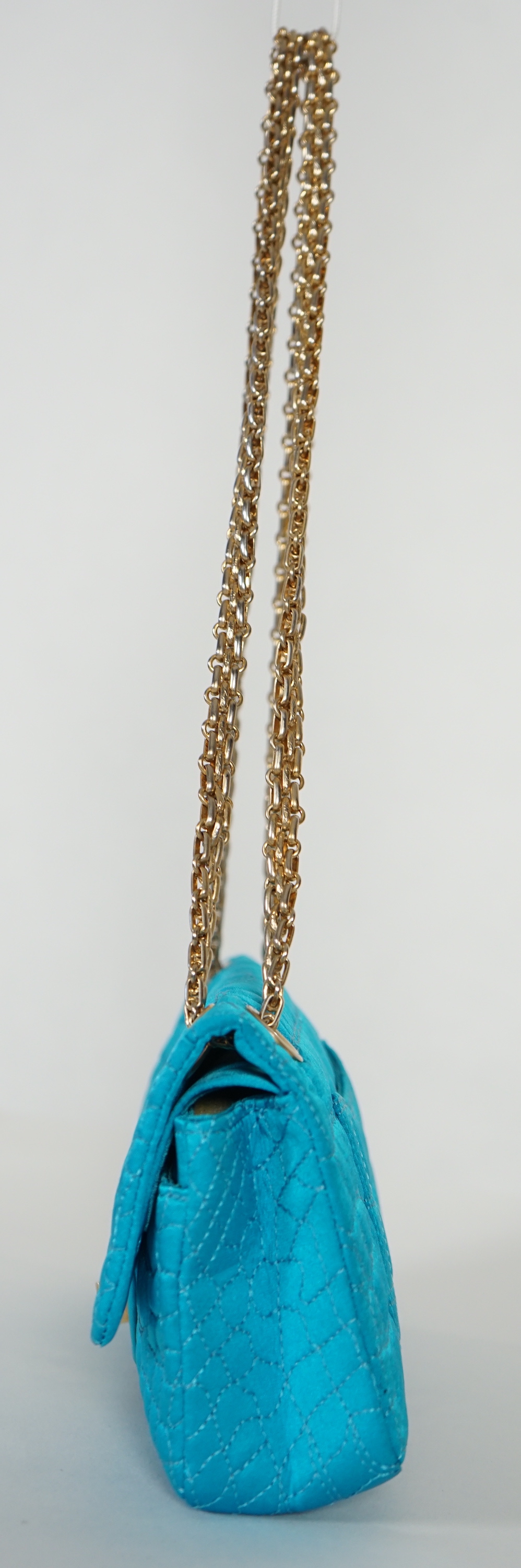 A Chanel medium-sized 2-55 bag in turquoise blue silk satin stitched with a quilted crocodile pattern, width 24cm, height 15cm, depth 6cm, Single handle 112cm, Double handles 65cm